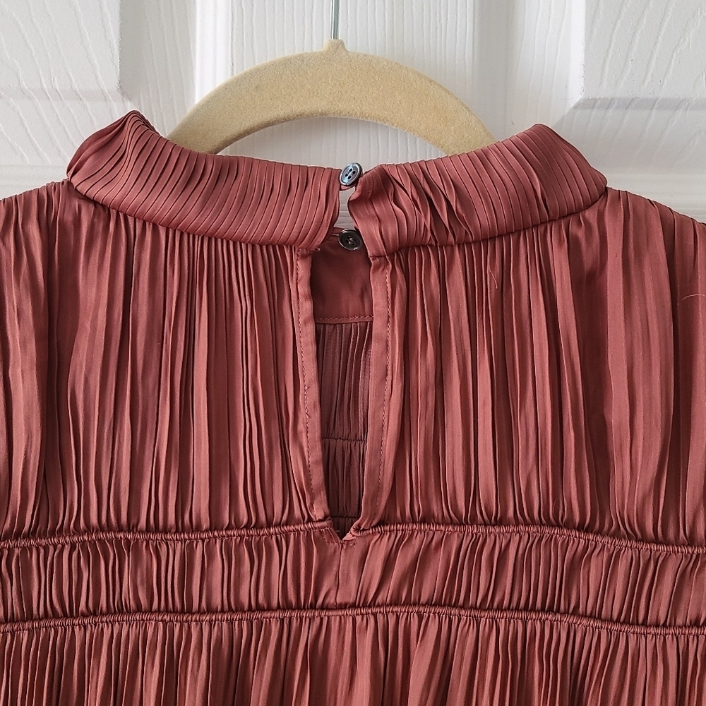 Frame Full Pleated Top - Picture 5 of 10